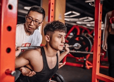 如何选择合适的私人健身教练与高效组织会务活动